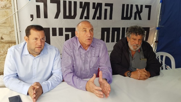יוגב במאהל המחאה