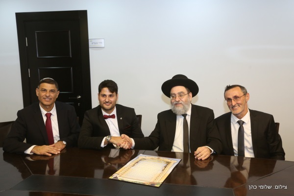 חותמים על הכתובה
