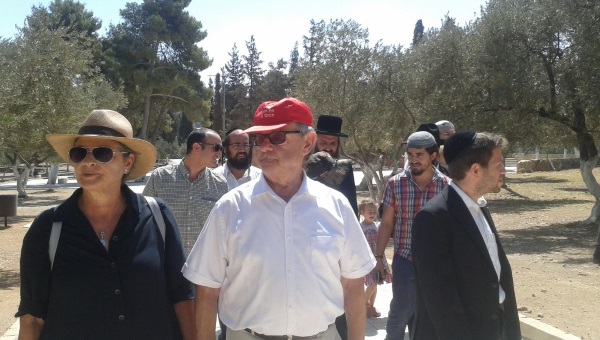 ישראל הראל בביקור בהר הבית