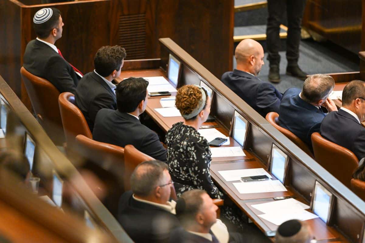 עידית סילמן מתחייבת