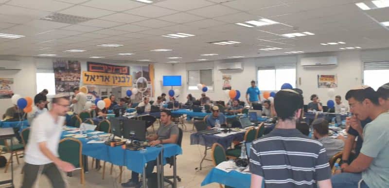 תרומים לבניין הישיבה