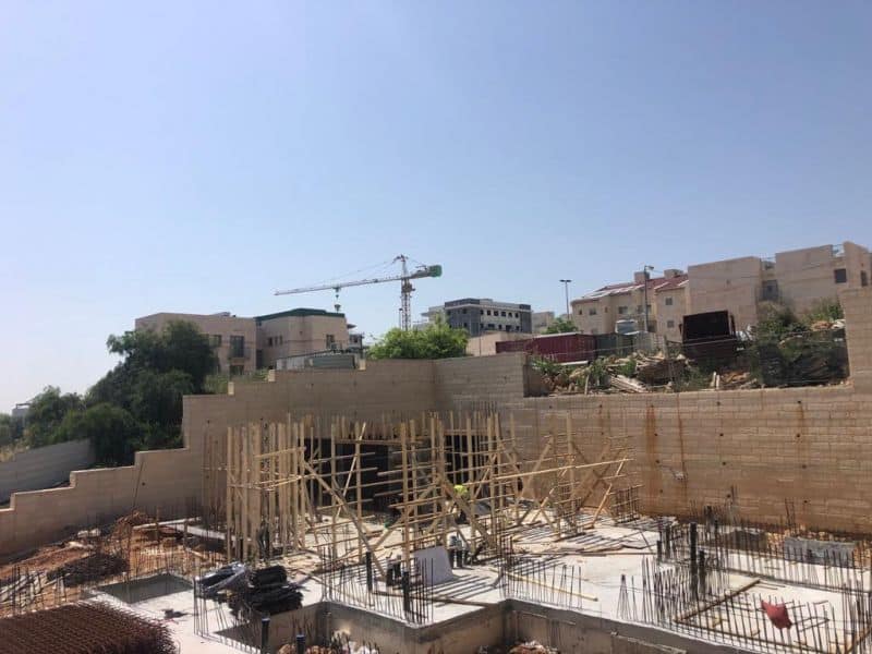 תרומים לבניין הישיבה