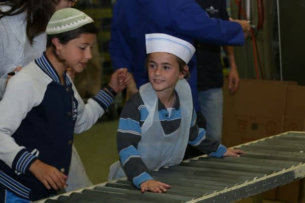 ישיבת אלון מורה באפיית מצות