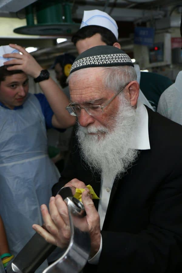 ישיבת אלון מורה באפיית מצות