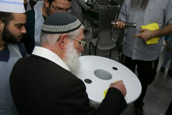ישיבת אלון מורה באפיית מצות