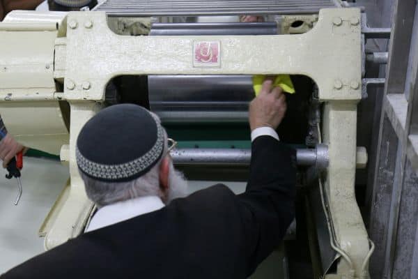 ישיבת אלון מורה באפיית מצות