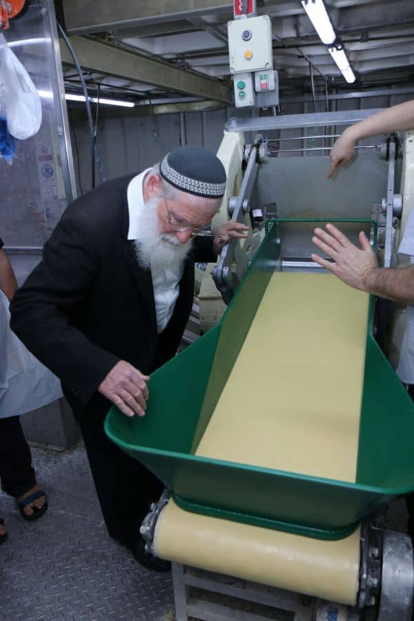 ישיבת אלון מורה באפיית מצות