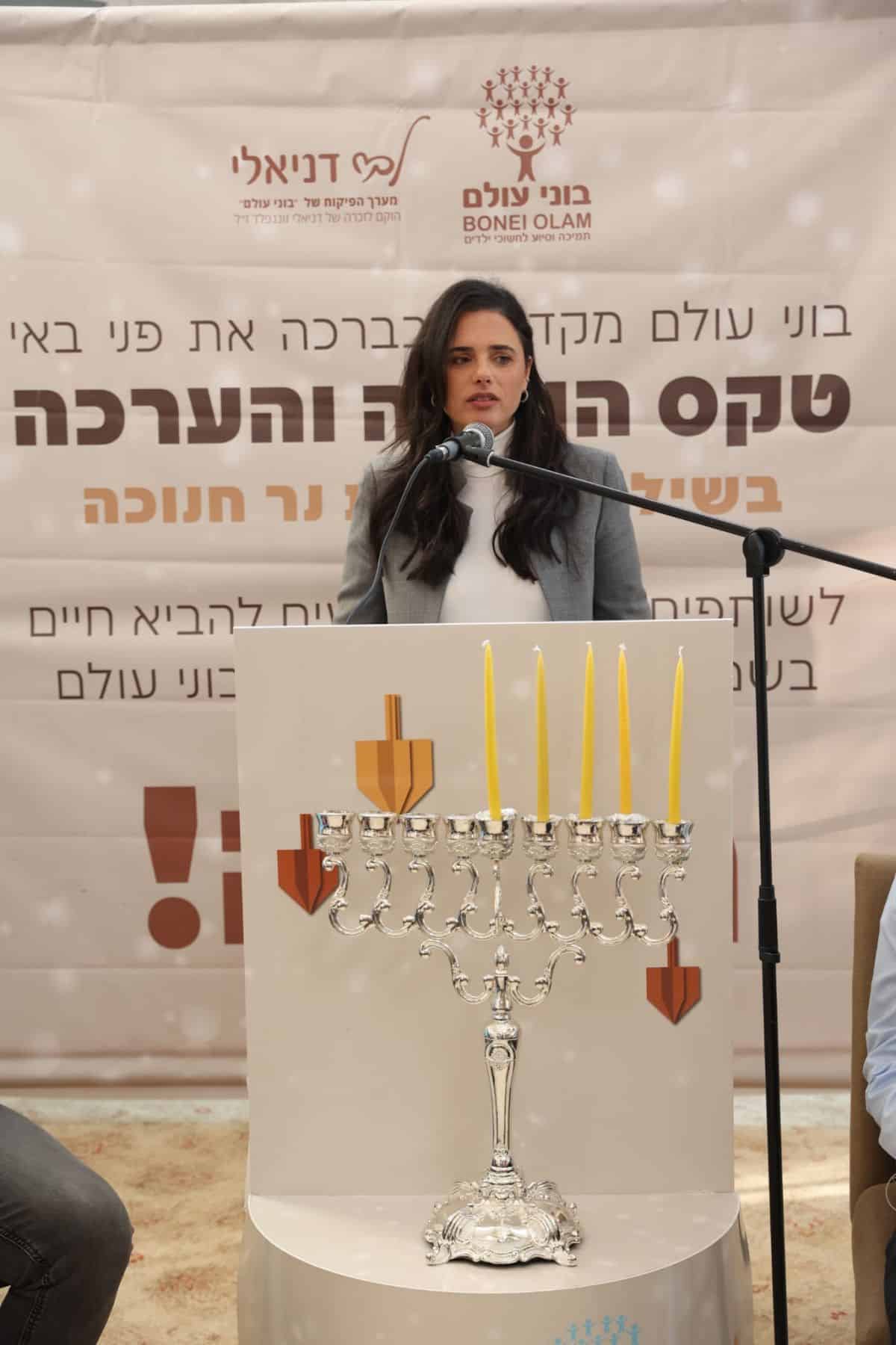 הדלקת הנרות החגיגית