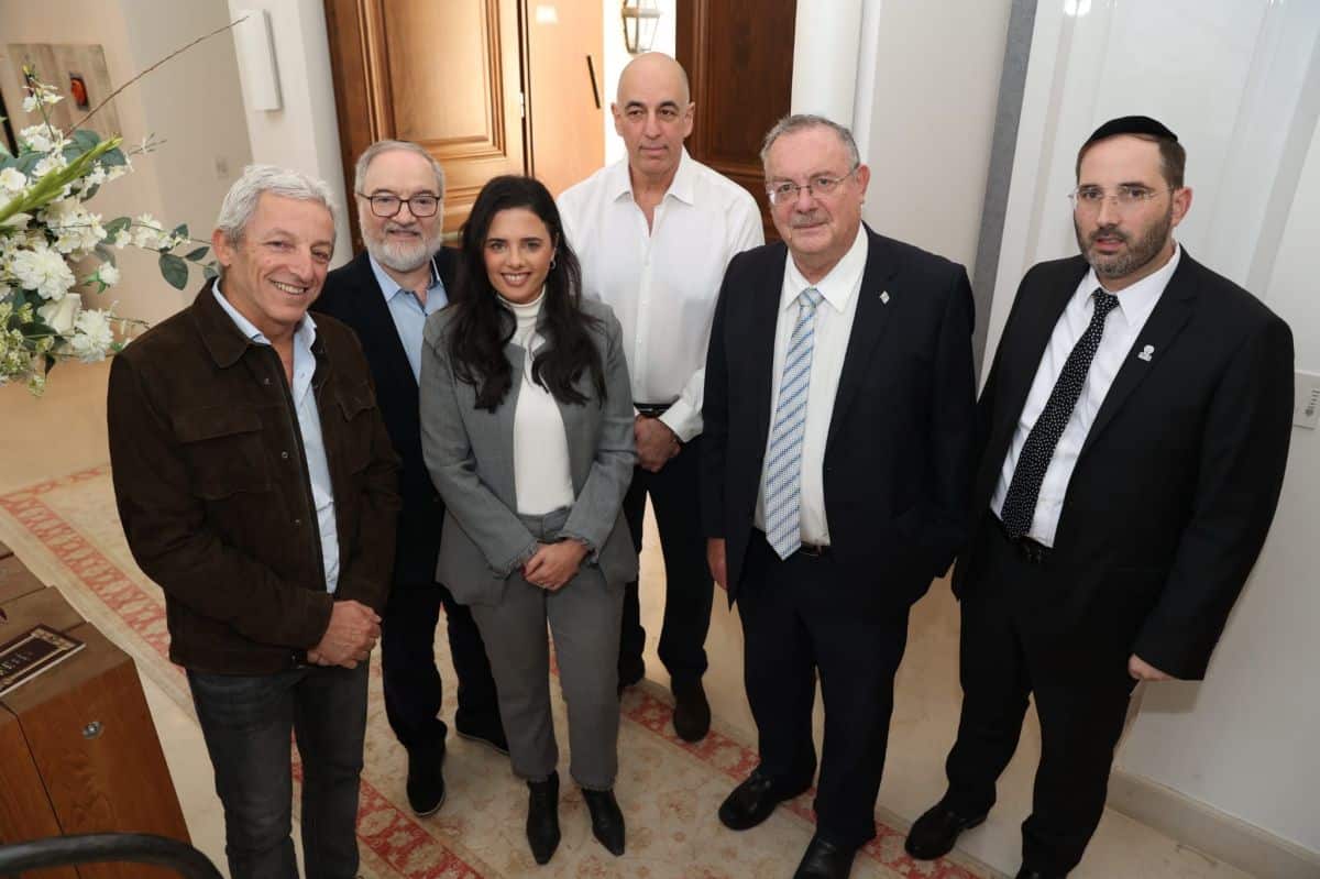 הדלקת הנרות החגיגית