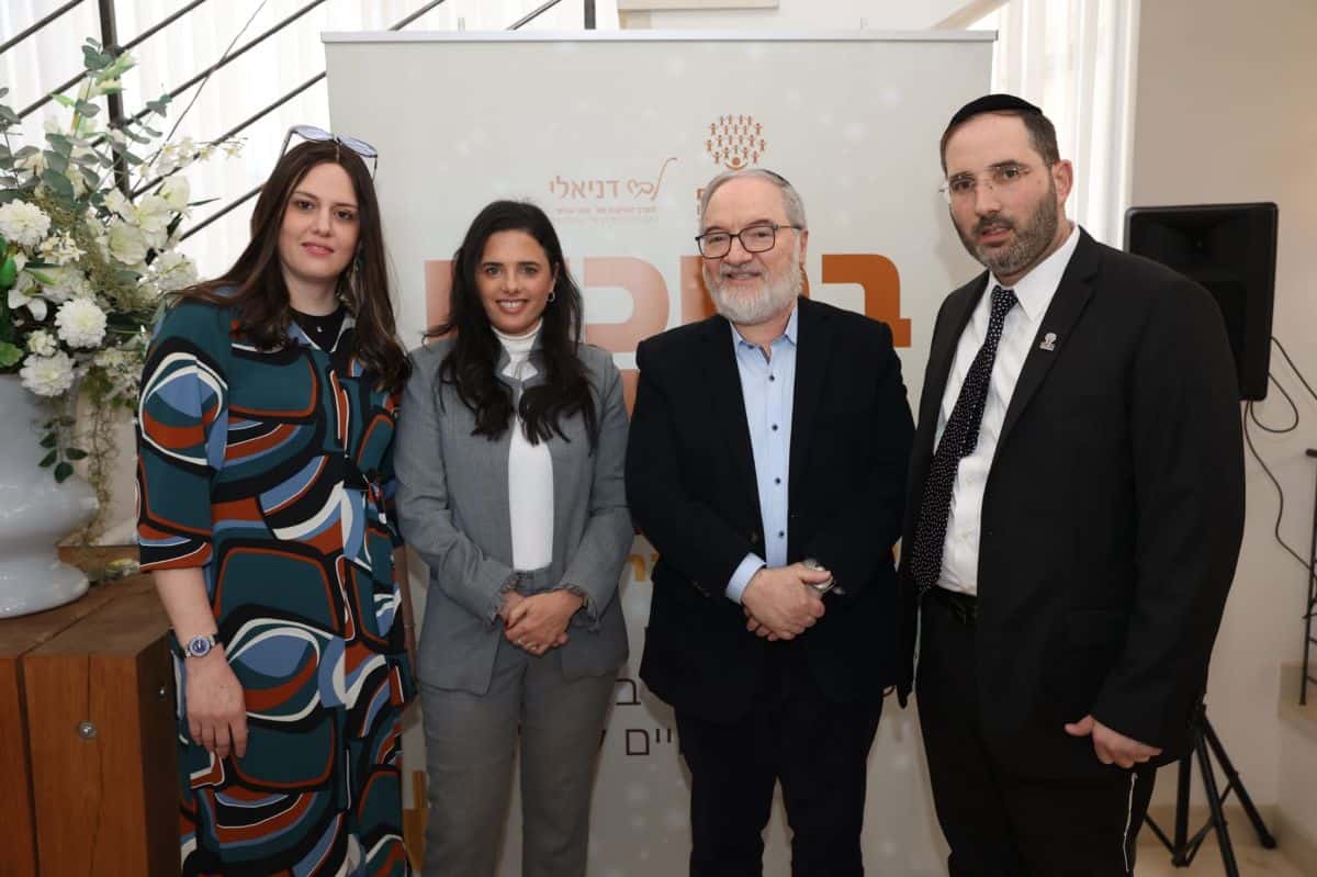 הדלקת הנרות החגיגית