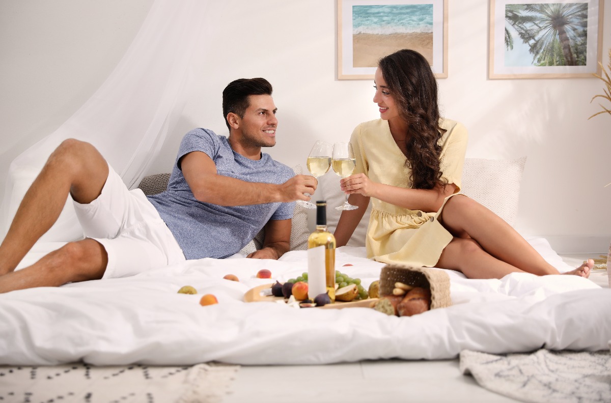 פיקניק רומנטי בסלון