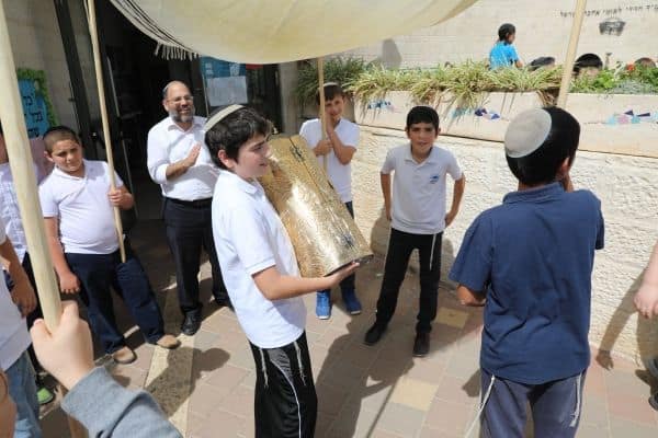 תלמידים חוגגים