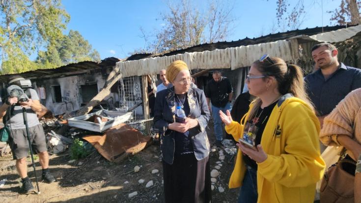 השרה סטרוק ביקרה בניר עוז - והבטיחה לתושבים: הקיבוץ שלכם ולא של אחרים