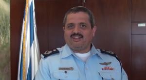 המפכ"ל מברך את הדובר צילום: צילום מסך ברנז'ה