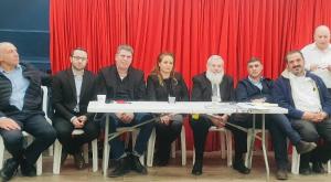 כינוס המרכז הקודם: יוסי הרוש (שלישי מימין) ועמיעד טאוב (שלישי משמאל), יחד עם חברי הכנסת ופעילים נוספים צילום: ללא חדשות