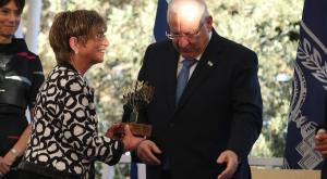 הענק האות צילום: יחצ ברנז'ה