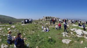  צילום:  מטיילים בהר עיבל. קרדיט: תיירות שומרון כדאי לדעת