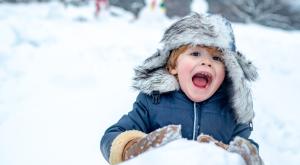 ילד בשלג צילום: Volodymyr TVERDOKHLIB,Shutterstock תחזית מזג האוויר