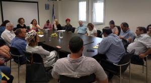 המפגש בין ג'רבי לבנות השירות צילום: הרשות לשירות לאומי אזרחי חדשות