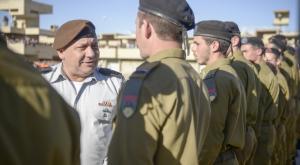 איזנקוט עם קצינים טריים. למצולמים אין קשר לכתבה צילום: פלאש 90. דובר צה"ל חדשות