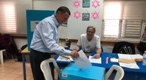 אדלשטיין מממש את זכותו בתנועה צילום: דוברות יו"ר הכנסת חדשות