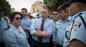 השר ארדן ומ"מ המפכ"ל, ניצב מוטי כהן צילום: פלאש 90. יונתן זינדל דעות