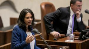 תוקפת את לפיד. השרה שקד בכנסת צילום: פלאש 90. יונתן זינדל חדשות