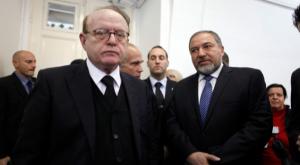וינרוט ז"ל עם אחד מלקוחותיו בעבר צילום: פלאש 90. ליאור מזרחי חדשות
