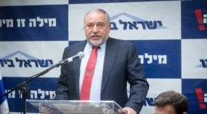 מאיים על חמאס. ליברמן בישיבת הסיעה צילום: פלאש 90. מרים אלסטר חדשות