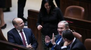 רגב ובנט עם לוטשים עיניים לאותו כיסא צילום: פלאש 90. יונתן זינדל חדשות