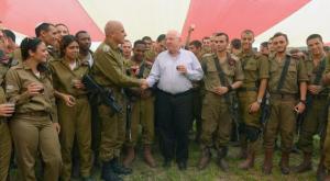 "גיבוש צבאי עלול להסתיים ברחיצה מעורבת". למצולמים אין קשר לכתבה צילום: פלאש 90. מארק ניימן דעות