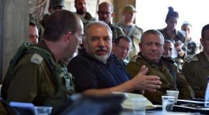 ליברמן עם איזנקוט באוגדת עזה צילום: תקשורת שר הביטחון חדשות