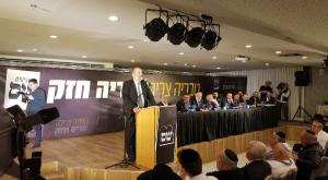 תוקף בחריפות את לפיד. דרעי בכנס צילום: דוברות ש"ס חדשות