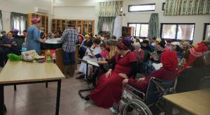 נשים קוראות במגליה. למצולמות אין קשר לכתבה צילום: שלומית לבבי יהדות