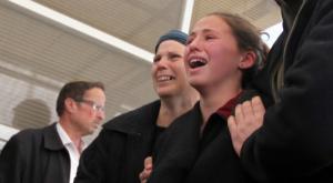 תובעת את רוצחי משפחתה. תמר פוגל צילום: פלאש 90. אביר סולטן חדשות