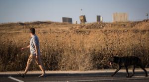 שדרות על רקע סוללת כיפת ברזל, ארכיון צילום: פלאש 90. יונתן זינדל חדשות