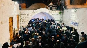 המתפללים במתחם הקבר צילום: המועצה האזורית שומרון חדשות