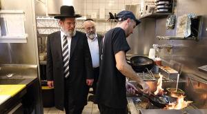 משגיחי כשרות. ארכיון צילום: פלאש 90, יעקב נעמי המגזר