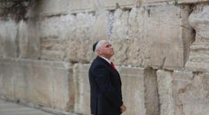 מייק פנס בכותל המערבי צילום: יונתן זינדל/פלאש 90 חדשות