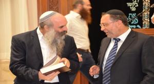 ראשי ישיבת רמת גן, הרב בן ציון אלגאזי והרב יהושע שפירא צילום: עמיקם נחושתן חדשות