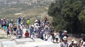 מטיילים בפסח בשומרון צילום: תיירות שומרון חדשות