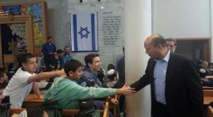 בנט בביקור בישיבת גבעת שמואל צילום: דוברות לשכת השר בנט חדשות