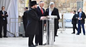 מייק פנס בכותל המערבי צילום: הקרן למורשת הכותל המערבי חדשות