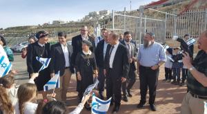 בנט, נאמן ומועלם רפאלי בטקס חנוכת בית הספר בנווה דניאל צילום: מועצת גוש עציון  חינוך