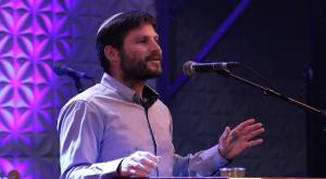 בצלאל סמוטריץ' בסדר ט"ו בשבט לנוער צילום: יוסף פריסמן הפקות חדשות
