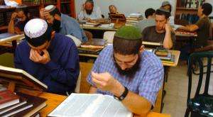 תלמידי ישיבה . צילום ארכיון צילום: יוסי זמיר/פלאש 90 שמחת תורה