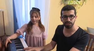 חנן בן ארי ובתו שיר ציון צילום: צילום מסך מוזיקה