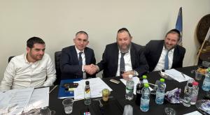 חותמים על ההסכם צילום: יחצ התיישבות