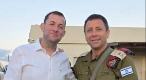 יוסי דגן והאלוף בלוט צילום: רועי חדי התיישבות