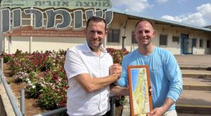 יוסי דגן וצ'ייס טראמנט צילום: רועי חדי התיישבות